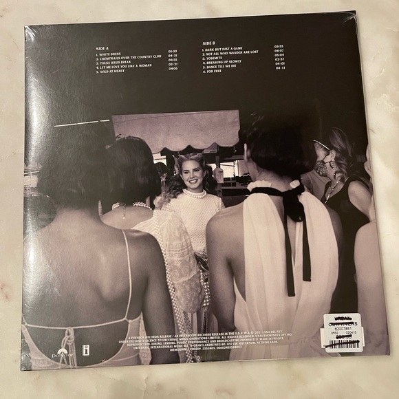 Lana del Rey LP Chemtrails Over the Country Club Urban Outfitters Exclusive - Picture 2 of 3